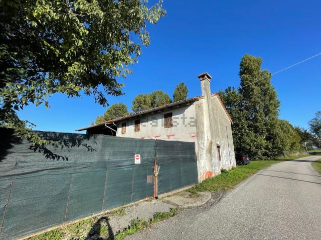 Rustici e casali in vendita di 250 m²