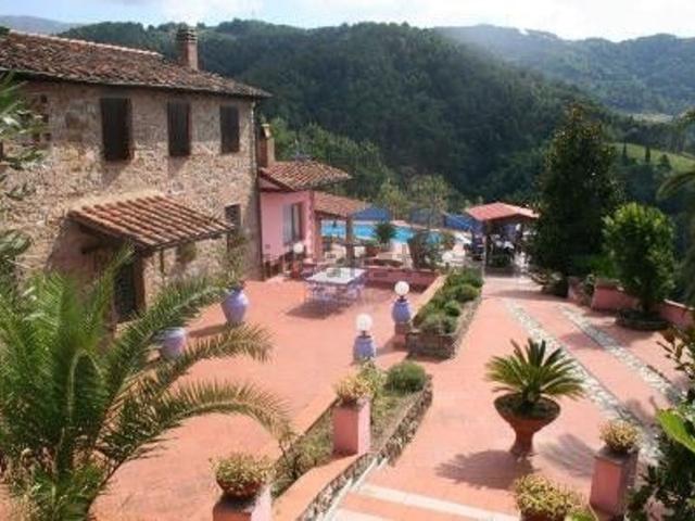 Rustici e casali in vendita di 250 m²