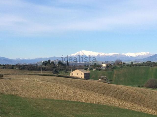 Rustici e casali in vendita di 250 m²