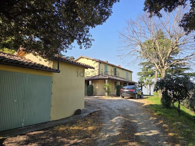 Rustici e casali in vendita di 250 m²