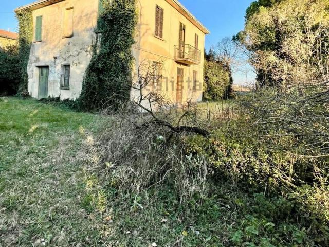 Rustici e casali in vendita di 250 m²