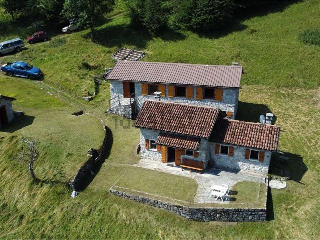 Rustici e casali in vendita di 250 m²