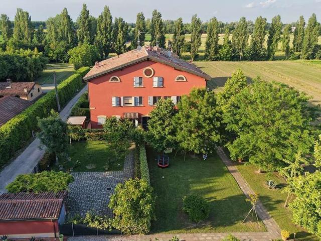 Rustici e casali in vendita di 250 m²
