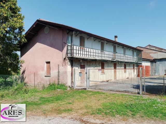Rustici e casali in vendita di 250 m²