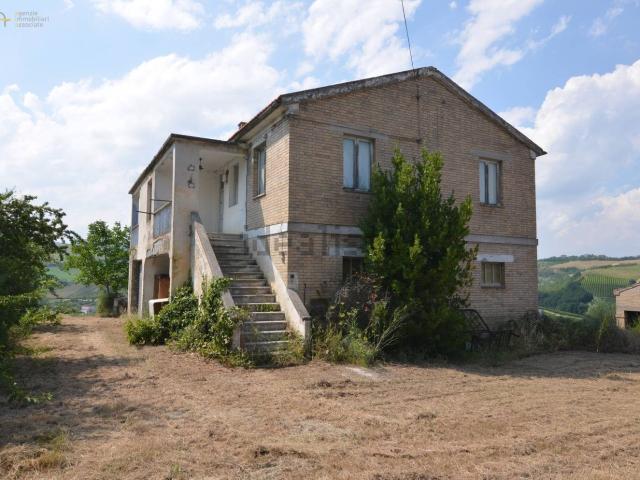 Rustici e casali in vendita di 250 m² in Contrada San Venanzo