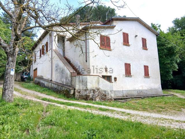Rustici e casali in vendita di 250 m² in Località San Firenze