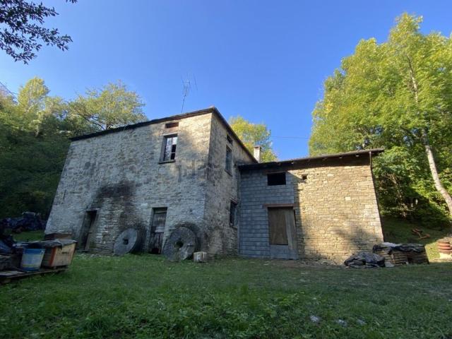 Rustici e casali in vendita di 250 m² in Località Tosca Solari, 36