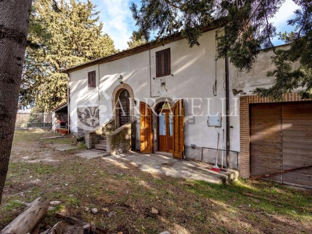 Rustici e casali in vendita di 250 m² in Strada Provinciale Cipressino