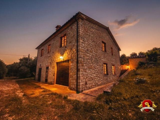 Rustici e casali in vendita di 250 m² in Strada provinciale, 2