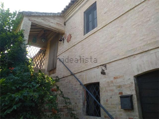 Rustici e casali in vendita di 250 m² in Strada Senza Nome
