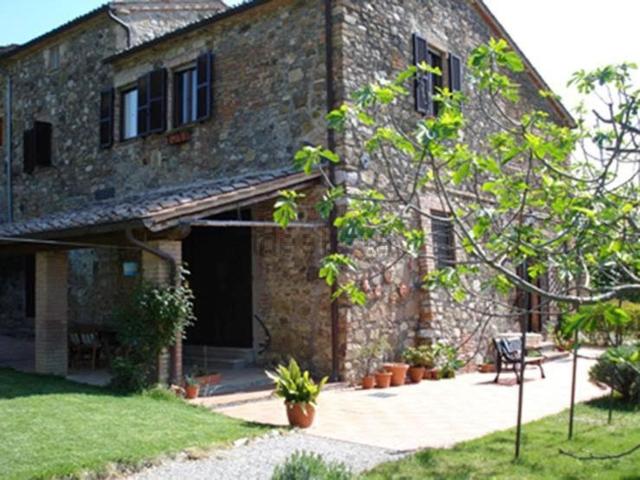 Rustici e casali in vendita di 280 m² in Strada senza nome