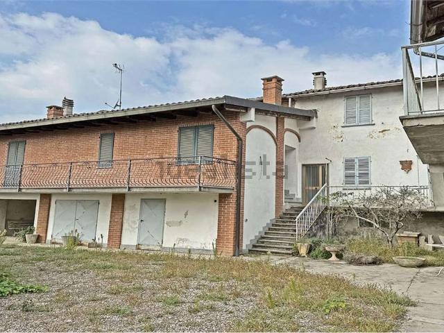 Rustici e casali in vendita di 250 m² in Via M. Pavaranza, 15