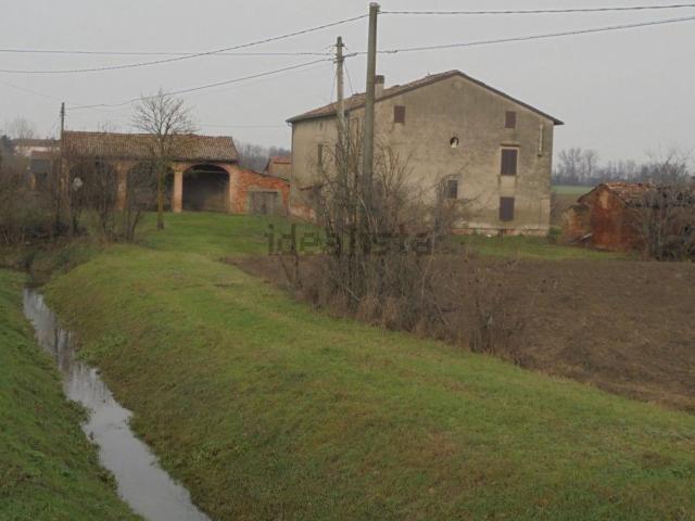 Rustici e casali in vendita di 250 m² in Via Monte, 2