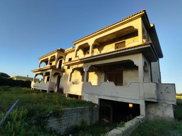 Rustici e casali in vendita di 250 m² in Via Albinoni