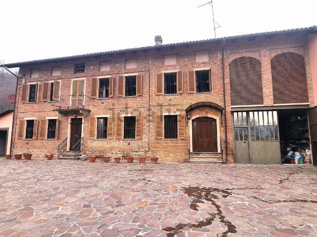 Rustici e casali in vendita di 250 m² in Via Alessandria, 5