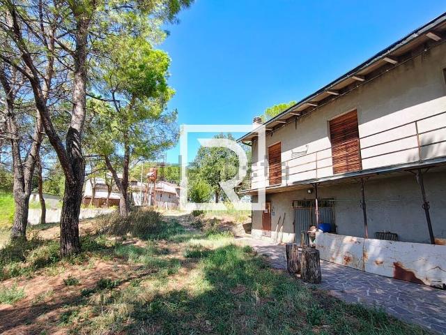 Rustici e casali in vendita di 250 m² in Via Borsano, 41
