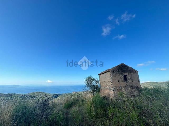Rustici e casali in vendita di 250 m² in Via Campo Sportivo