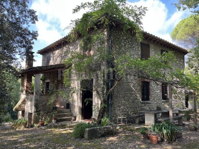 Rustici e casali in vendita di 250 m² in Via Cinque Fonti