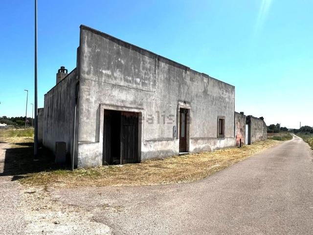 Rustici e casali in vendita di 250 m² in Via delle Pernici, 5
