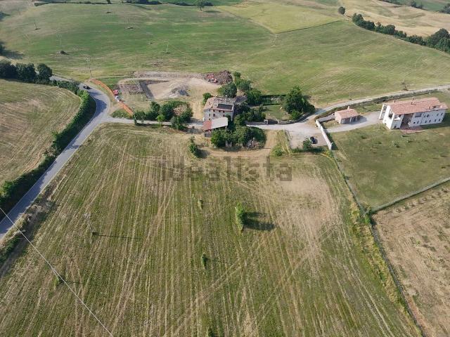 Rustici e casali in vendita di 250 m² in Via Don Mario Cenci