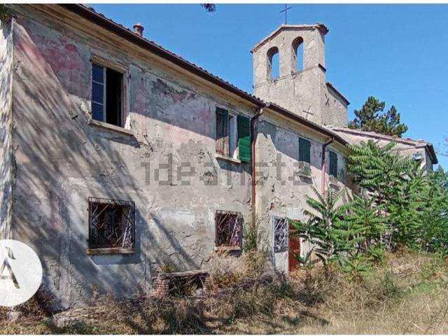 Rustici e casali in vendita di 250 m² in Via Garampa