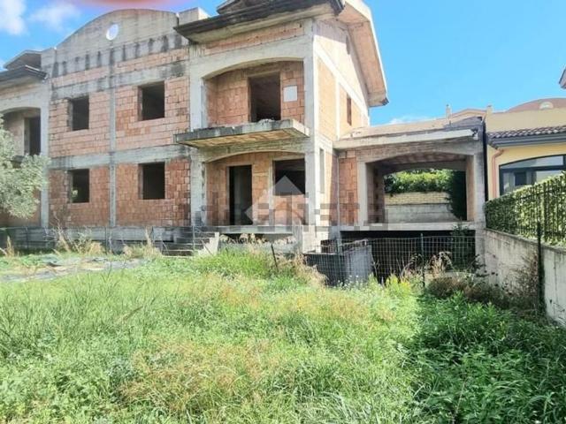 Rustici e casali in vendita di 250 m² in Via Giuseppe di Tardo