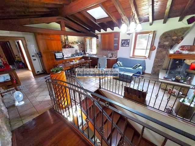Rustici e casali in vendita di 250 m² in Via Isonzo