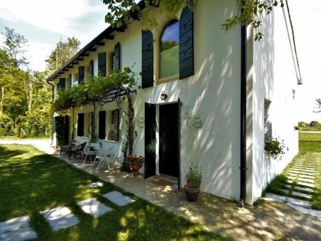 Rustici e casali in vendita di 250 m² in Via Pantiera