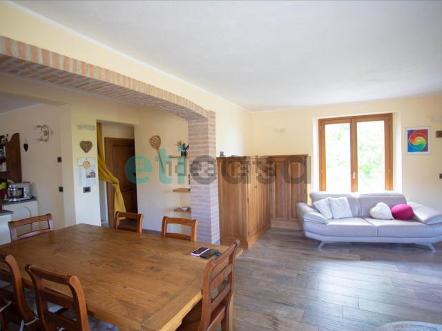 Rustici e casali in vendita di 250 m² in Via Roma, 5