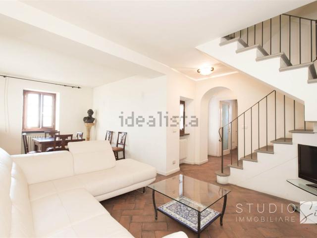 Rustici e casali in vendita di 250 m² in Via Sturagnolo