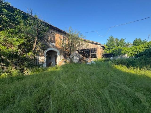 Rustici e casali in vendita di 250 m² in Viale della Resistenza, 105