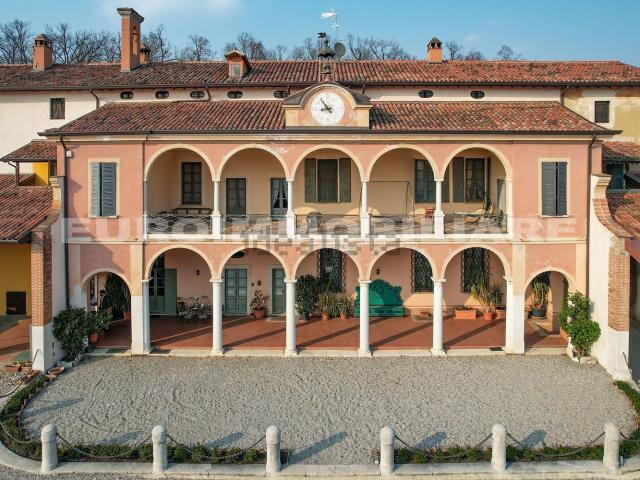 Rustici e casali in vendita di 2519 m² in Via Tese, 24