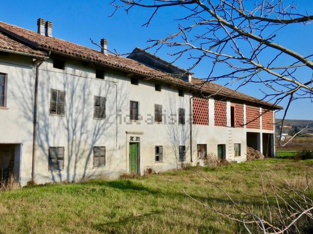 Rustici e casali in vendita di 251 m²