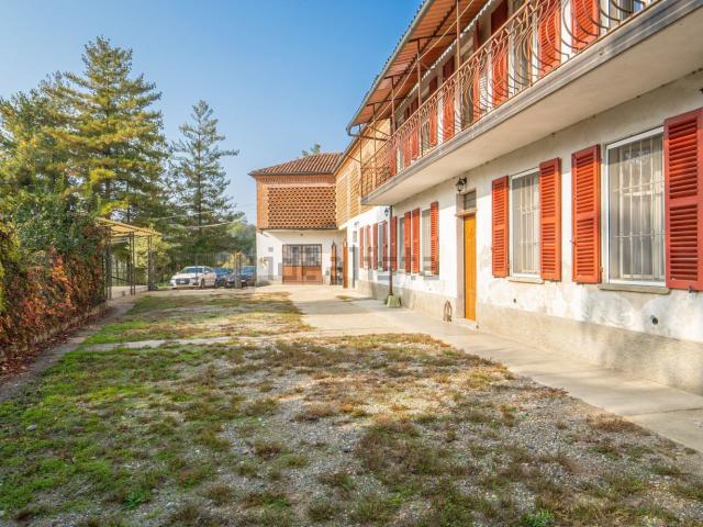Rustici e casali in vendita di 251 m² in Frazione Castiglione