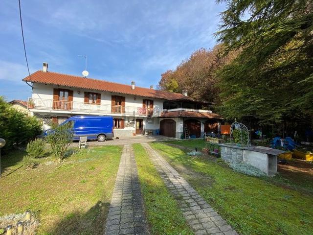 Rustici e casali in vendita di 253 m² in Via Vicinato, 44