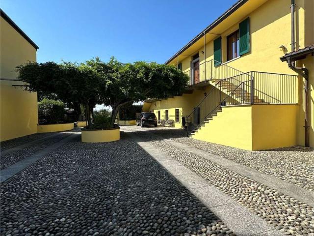 Rustici e casali in vendita di 2650 m²
