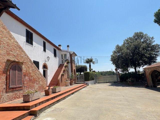 Rustici e casali in vendita di 265 m² in Località Farneta, 20