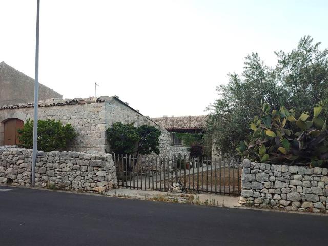 Rustici e casali in vendita di 266 m²