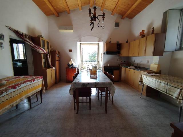 Rustici e casali in vendita di 266 m²