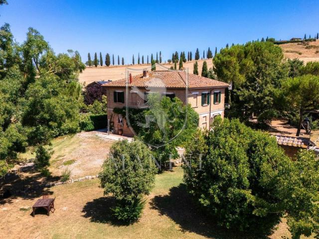 Rustici e casali in vendita di 266 m² in Via delle crete asciano