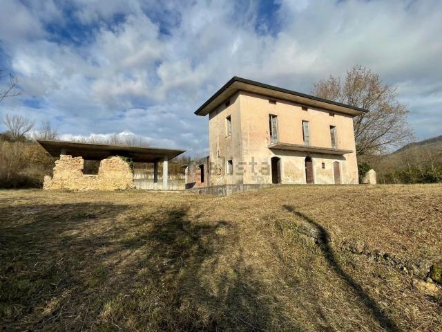 Rustici e casali in vendita di 267 m²