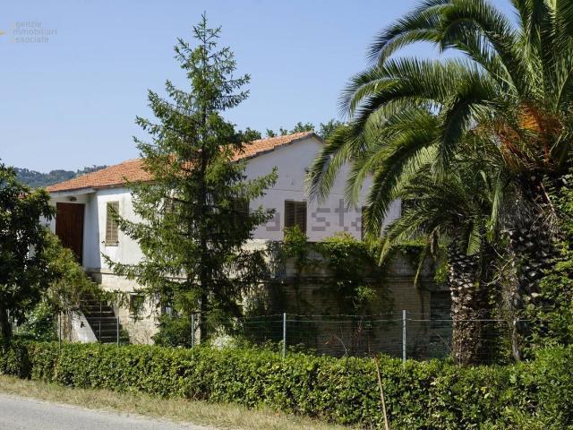 Rustici e casali in vendita di 267 m² in Contrada Collevecchio, 11