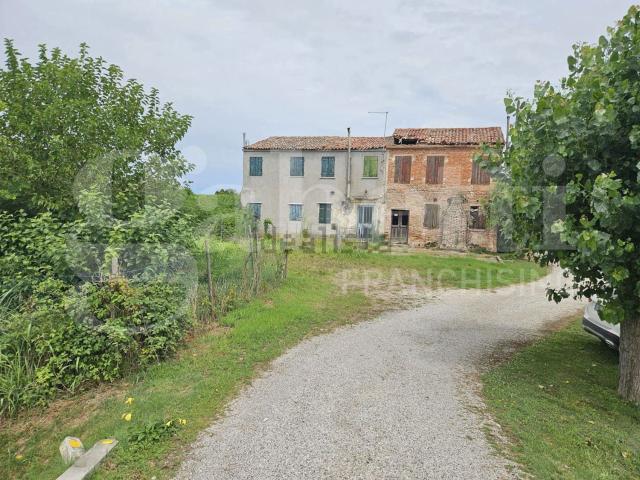 Rustici e casali in vendita di 268 m²