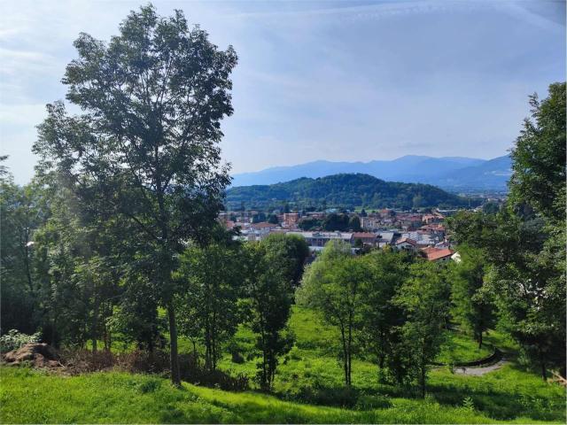 Rustici e casali in vendita di 268 m² in Via Monte Barro, 1