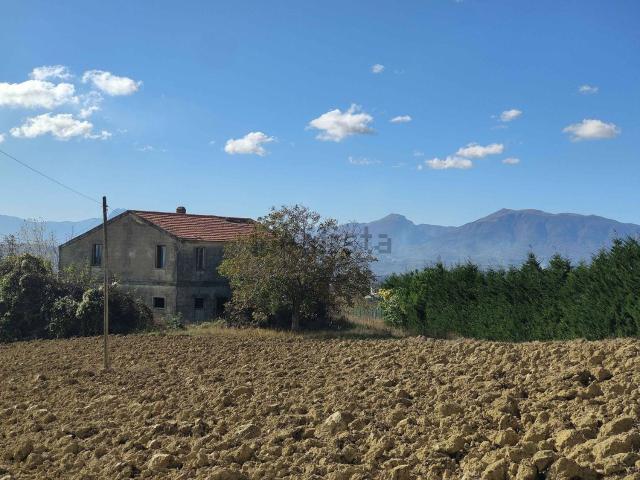 Rustici e casali in vendita di 268 m² in Via delle Mura
