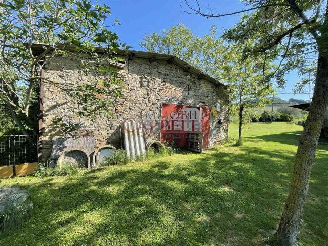 Rustici e casali in vendita di 268 m² in Via Roncucci
