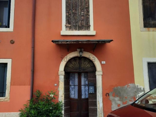 Rustici e casali in vendita di 269 m² in Via Abazzea