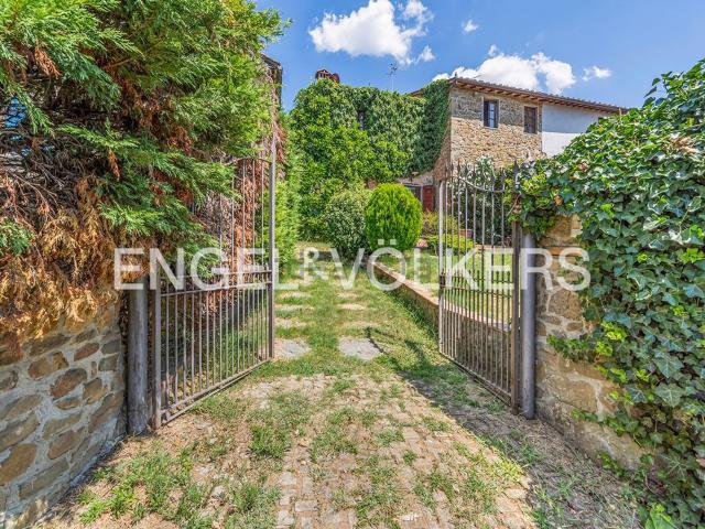 Rustici e casali in vendita di 269 m² in Via Carmignanese