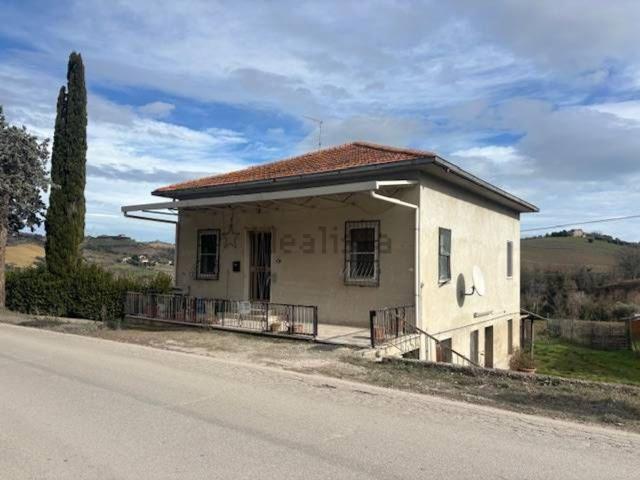 Rustici e casali in vendita di 260 m²