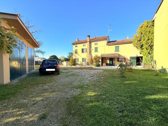 Rustici e casali in vendita di 260 m²